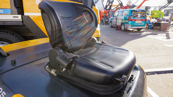 Дизельный вилочный погрузчик LiuGong CLG2025H (2,5 тонны)