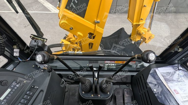 Экскаватор-погрузчик LiuGong CLG 777A разноколесный