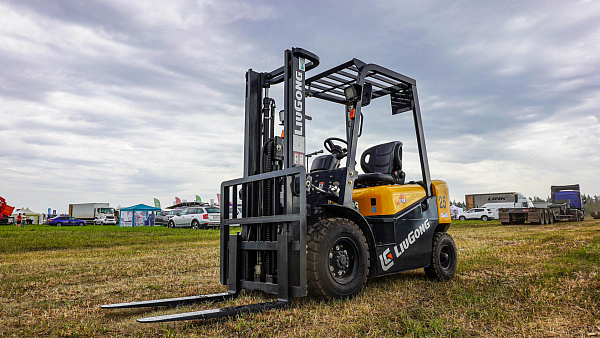 Дизельный вилочный погрузчик LiuGong CPCD25 Xinchai (2,5 тонны)