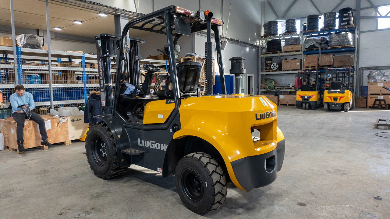 Внедорожный вилочный погрузчик LiuGong CLG2030H-R (3 тонны)