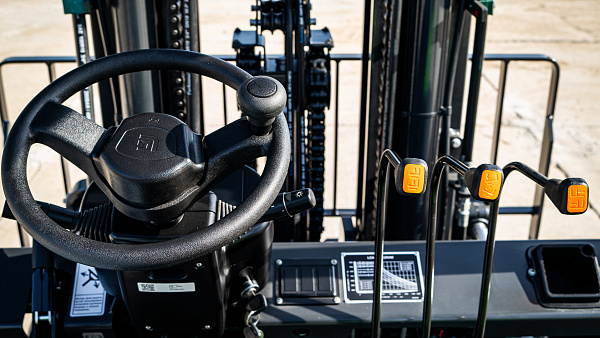 Электрический вилочный погрузчик LiuGong CPD50L-EM (5 тонн)