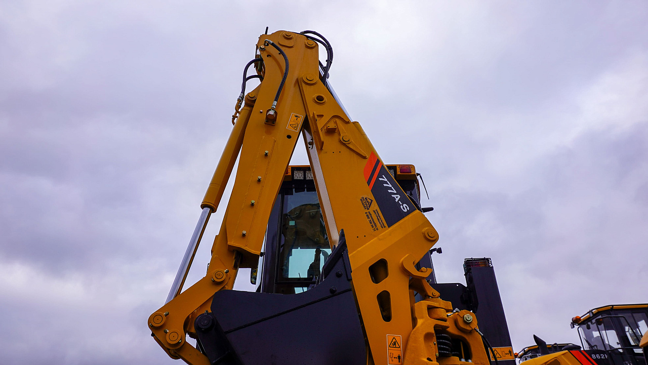 Экскаватор-погрузчик LiuGong CLG777A-S