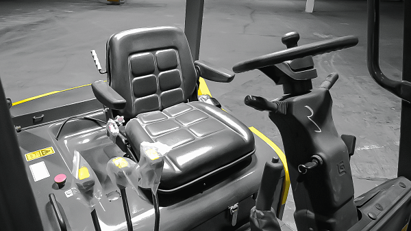 Электрический вилочный погрузчик LiuGong CLGA16-T, трехопорный