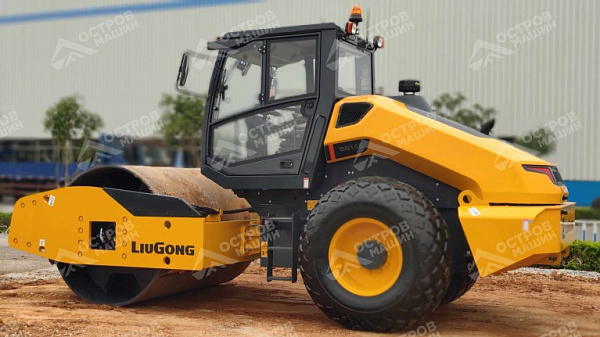 Каток грунтовый одновальцовый CLG6614E (полный привод)