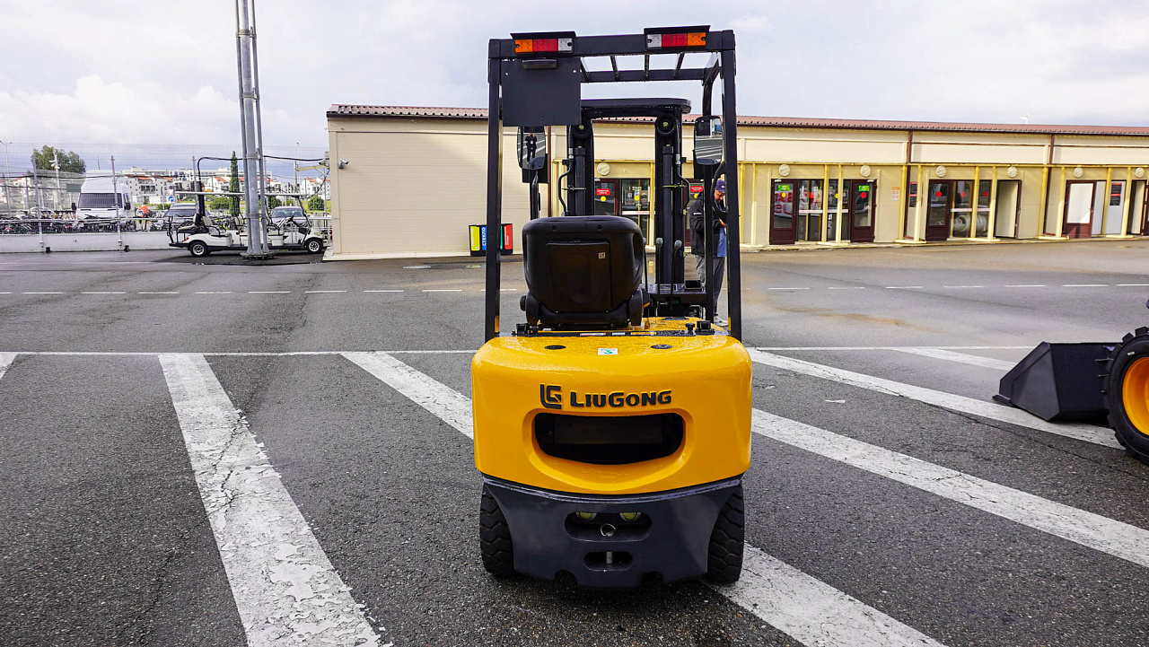 Дизельный вилочный погрузчик LiuGong CPCD15 Xinchai (1,5 тонны)