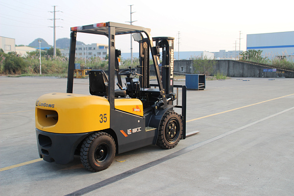 Дизельный вилочный погрузчик LiuGong CPCD35 Isuzu (3,5 тонны)