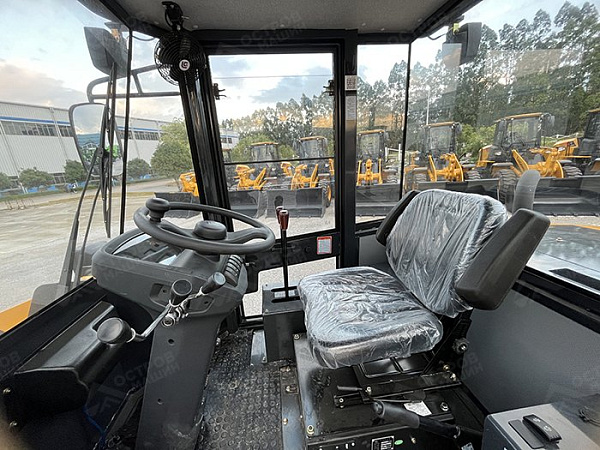 Фронтальный погрузчик LiuGong CLG820Н (2 тонны)