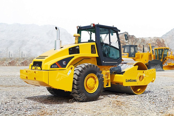 Каток грунтовый одновальцовый CLG6120E (задний привод)