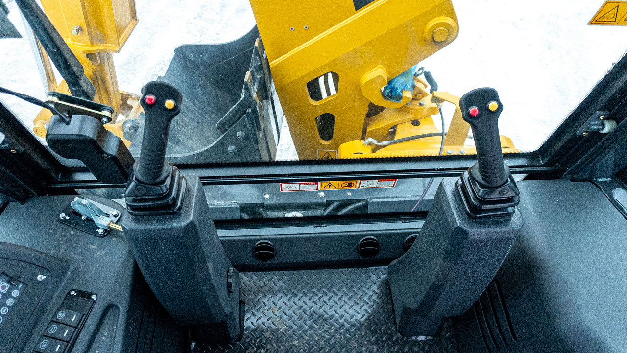 Экскаватор-погрузчик LiuGong CLG 777A Perkins