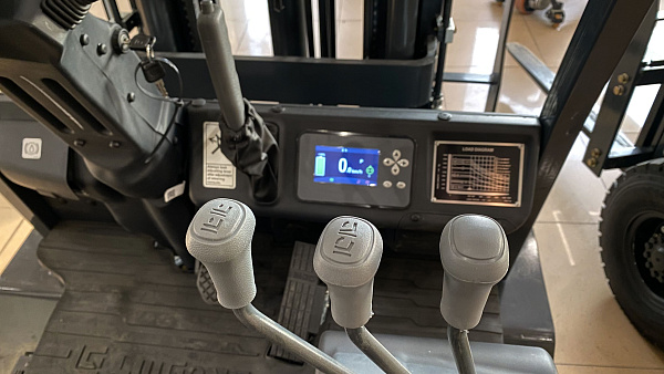 Электрический вилочный погрузчик LiuGong CLG2018A-S (1,8 тонны)