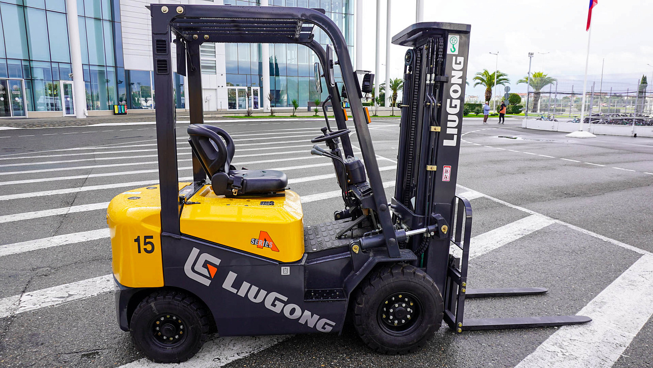 Дизельный вилочный погрузчик LiuGong CPCD15 Xinchai (1,5 тонны)