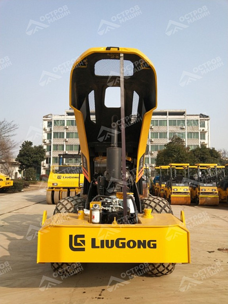 Каток грунтовый одновальцовый CLG6618E (полный привод)