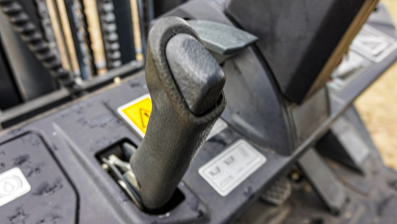 Дизельный вилочный погрузчик LiuGong CLG2030H (3 тонны)