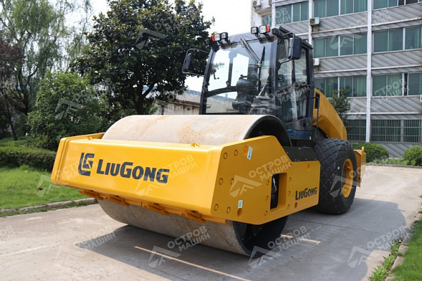 Каток грунтовый одновальцовый CLG6620E (полный привод)