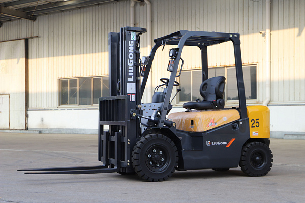 Дизельный вилочный погрузчик LiuGong CPCD25 Isuzu (2,5 тонны)