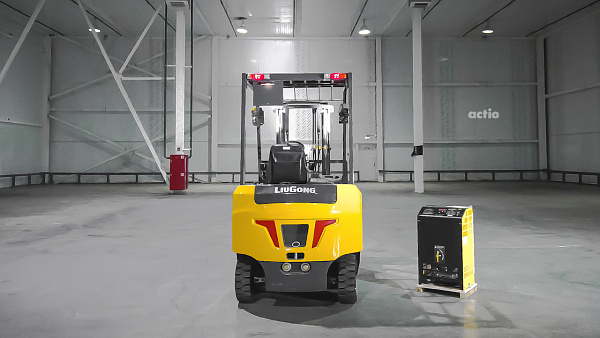 Электрический вилочный погрузчик LiuGong CLGA30-S (3 тонны)