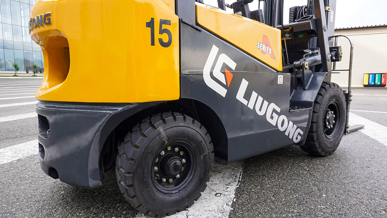 Дизельный вилочный погрузчик LiuGong CPCD15 Xinchai (1,5 тонны)