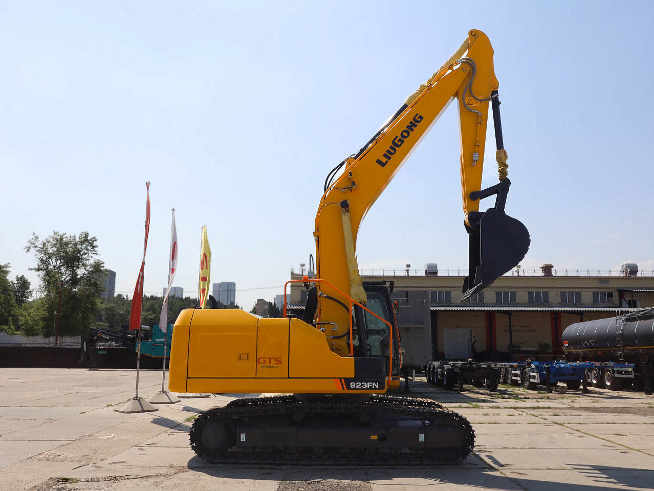 Экскаватор гусеничный LiuGong CLG923FN (23 тонны)