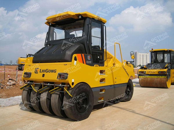 Каток асфальтовый пневмоколесный CLG6520E