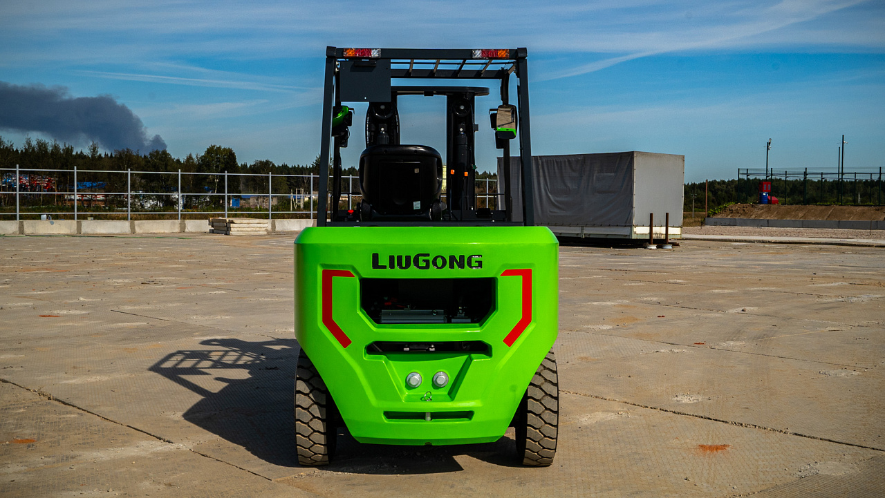 Электрический вилочный погрузчик LiuGong CPD50L-EM (5 тонн)