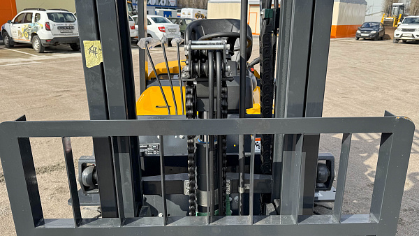 Дизельный вилочный погрузчик LiuGong CPCD30Е (3 тонны)