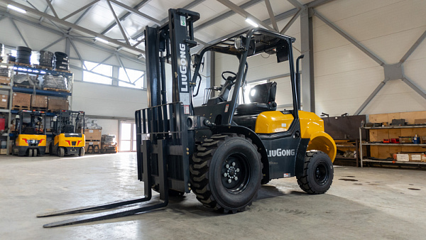 Внедорожный вилочный погрузчик LiuGong CLG2030H-R (3 тонны)