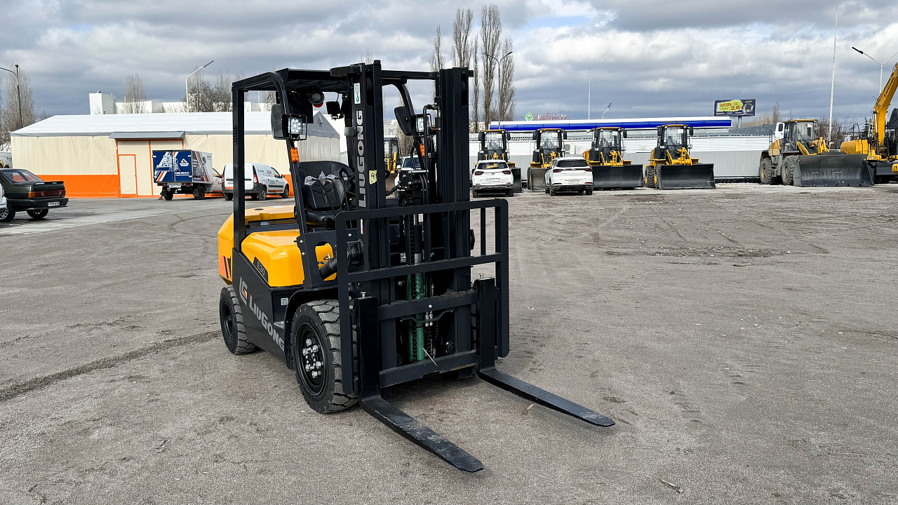 Дизельный вилочный погрузчик LiuGong CPCD30Е (3 тонны)