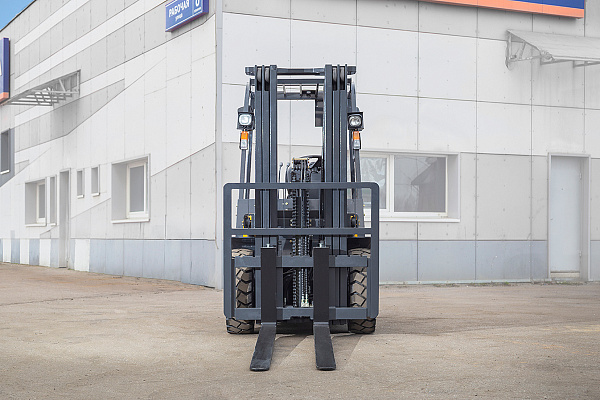 Дизельный вилочный погрузчик LiuGong CPCD30 Xinchai (3 тонны)