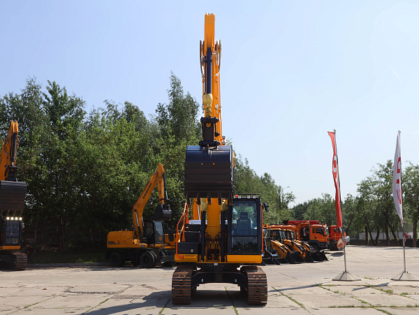 Экскаватор гусеничный LiuGong CLG923FN (23 тонны)
