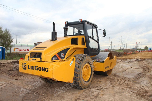 Каток грунтовый одновальцовый CLG6114E (задний привод)