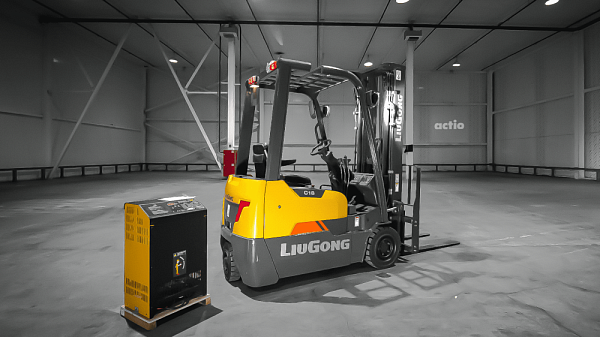 Электрический вилочный погрузчик LiuGong CLGA18-T, трёхопорный