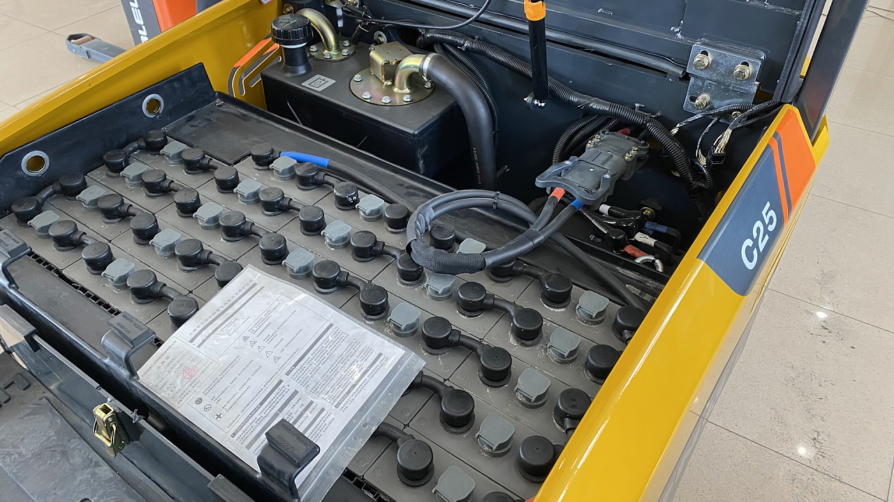 Электрический вилочный погрузчик LiuGong CLGA25-S (2,5 тонны)