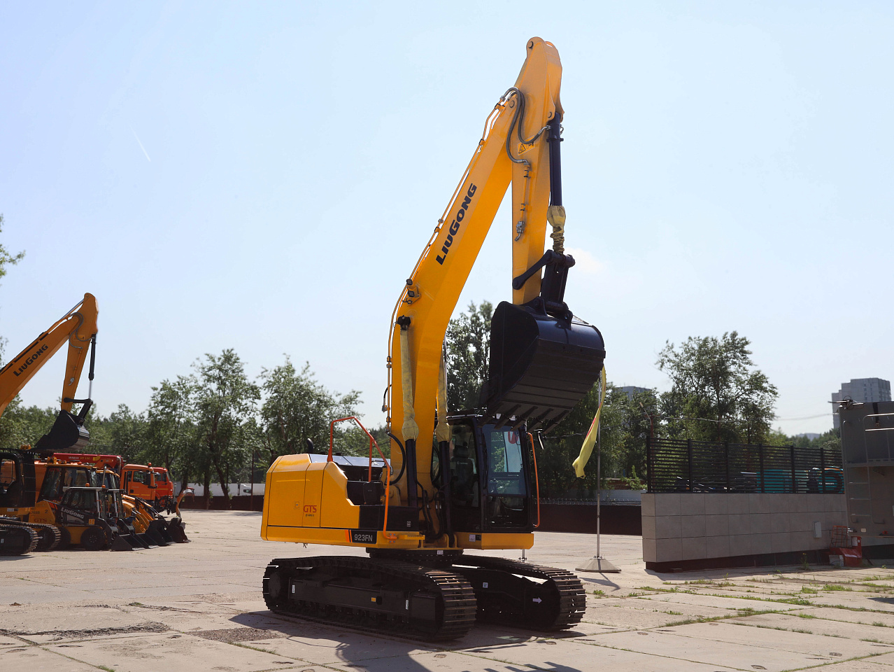 Экскаватор гусеничный LiuGong CLG923FN (23 тонны)