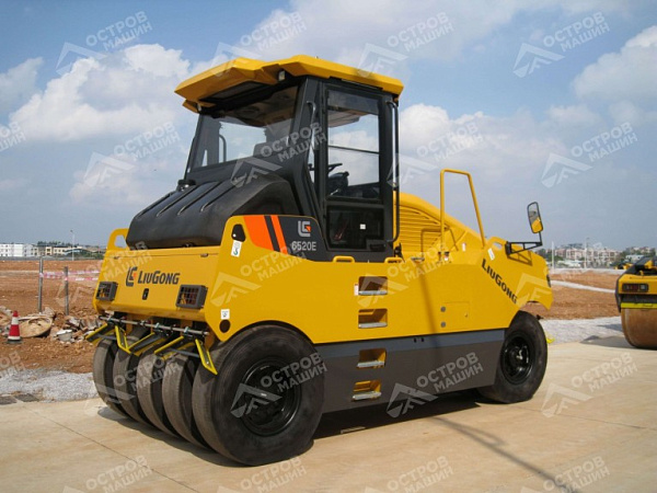 Каток асфальтовый пневмоколесный CLG6520E