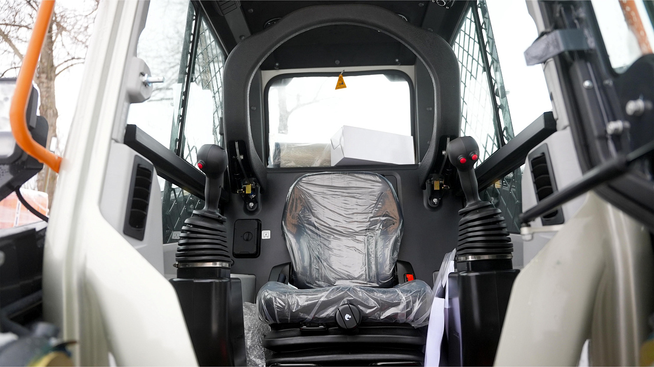 Мини-погрузчик LiuGong CLG385B MAX