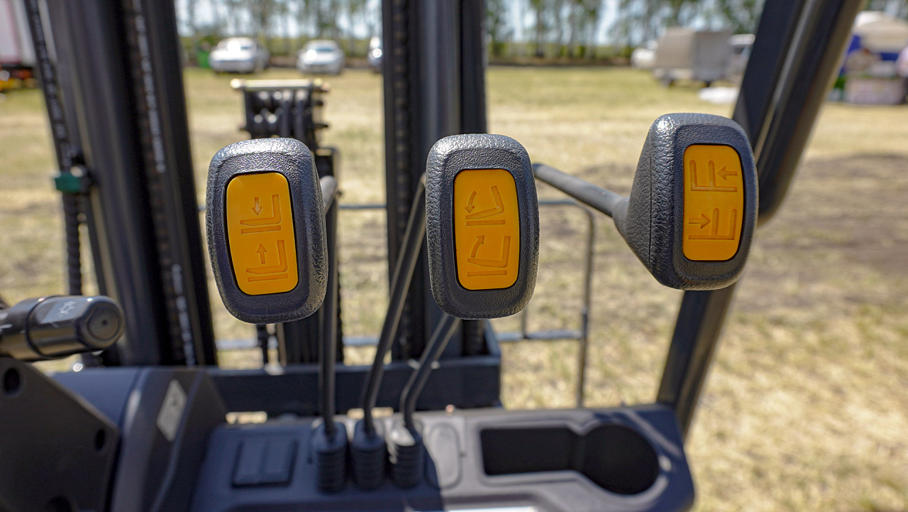 Дизельный вилочный погрузчик LiuGong CLG2020H (2 тонны)