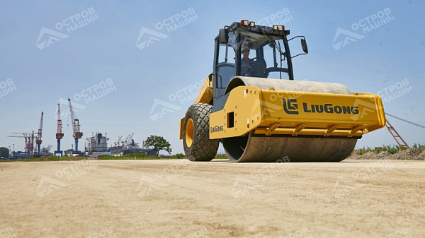 Каток грунтовый CLG6612E (полный привод)