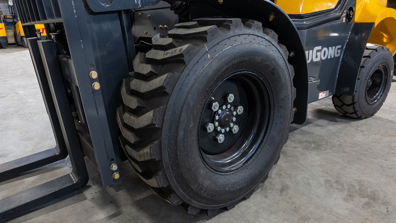 Внедорожный вилочный погрузчик LiuGong CLG2030H-R (3 тонны)