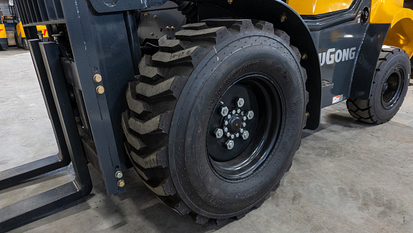 Внедорожный вилочный погрузчик LiuGong CLG2030H-R (3 тонны)