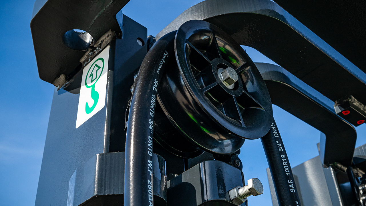 Электрический вилочный погрузчик LiuGong CPD50L-EM (5 тонн)