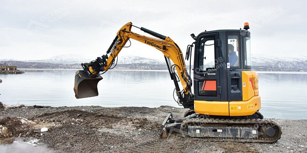 Экскаватор LiuGong CLG9035E гусеничный (4 тонны)