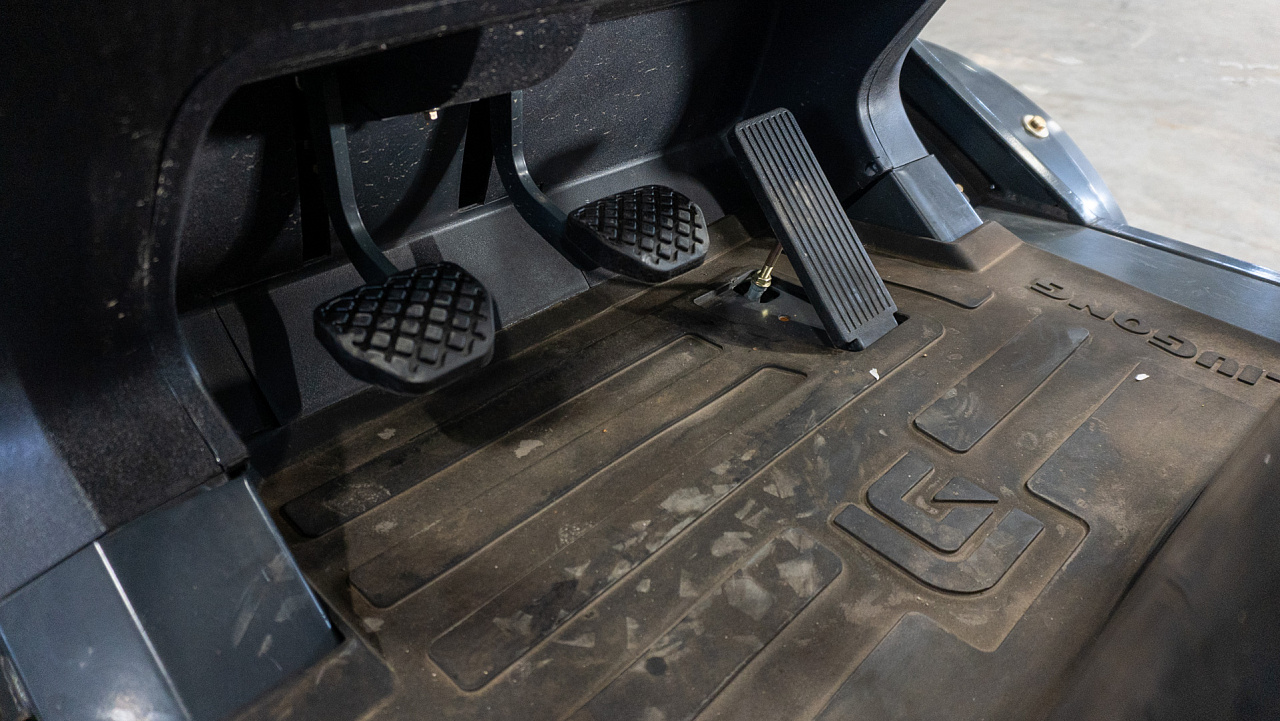 Внедорожный вилочный погрузчик LiuGong CLG2030H-R (3 тонны)