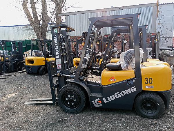 Дизельный вилочный погрузчик LiuGong CPCD30 Isuzu (3 тонны)