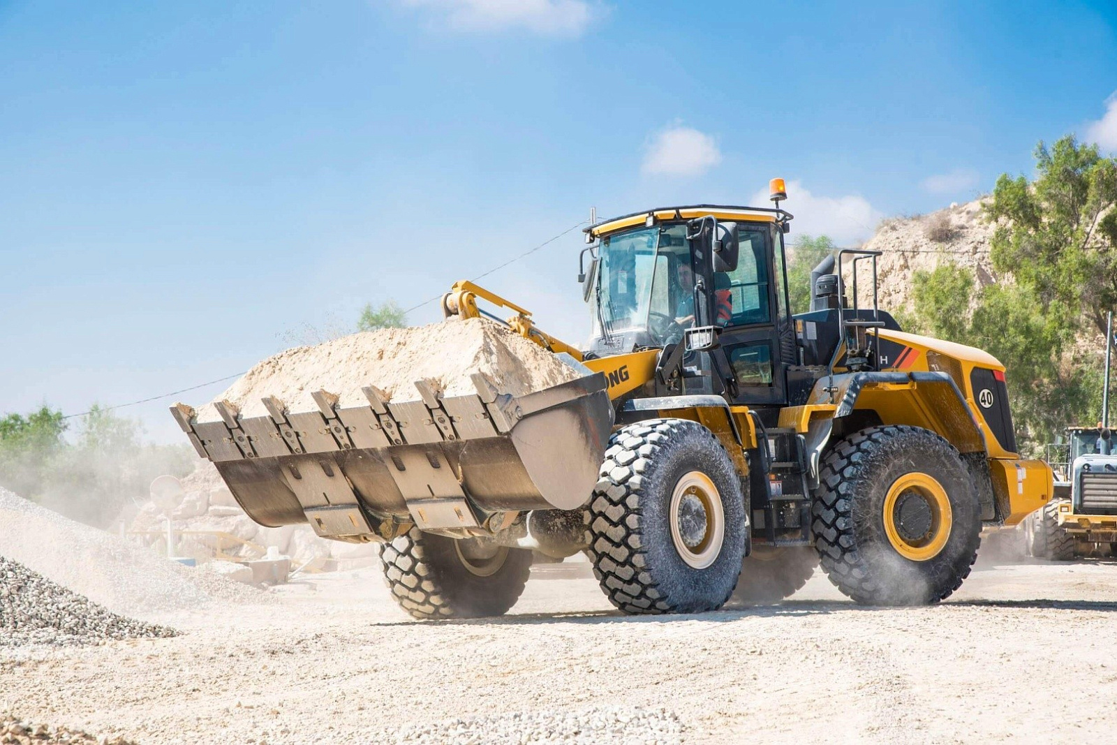 Фронтальные погрузчики LiuGong грузоподъемностью 3 и 5 тонн нового поколения Н-сер...