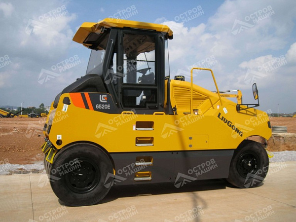 Каток асфальтовый пневмоколесный CLG6520E