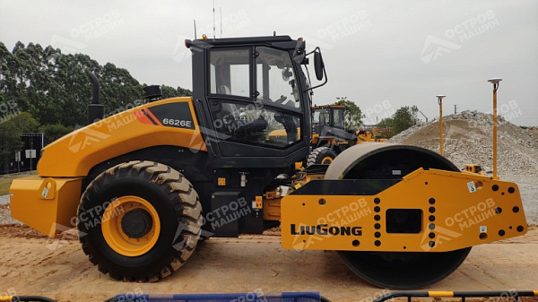 Каток грунтовый одновальцовый CLG6626E (полный привод)