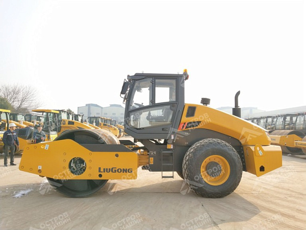 Каток грунтовый одновальцовый CLG6618E (полный привод)